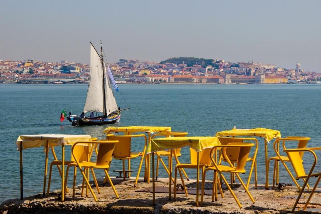 Vista Lisboa Guest Apartments Almada Buitenkant foto